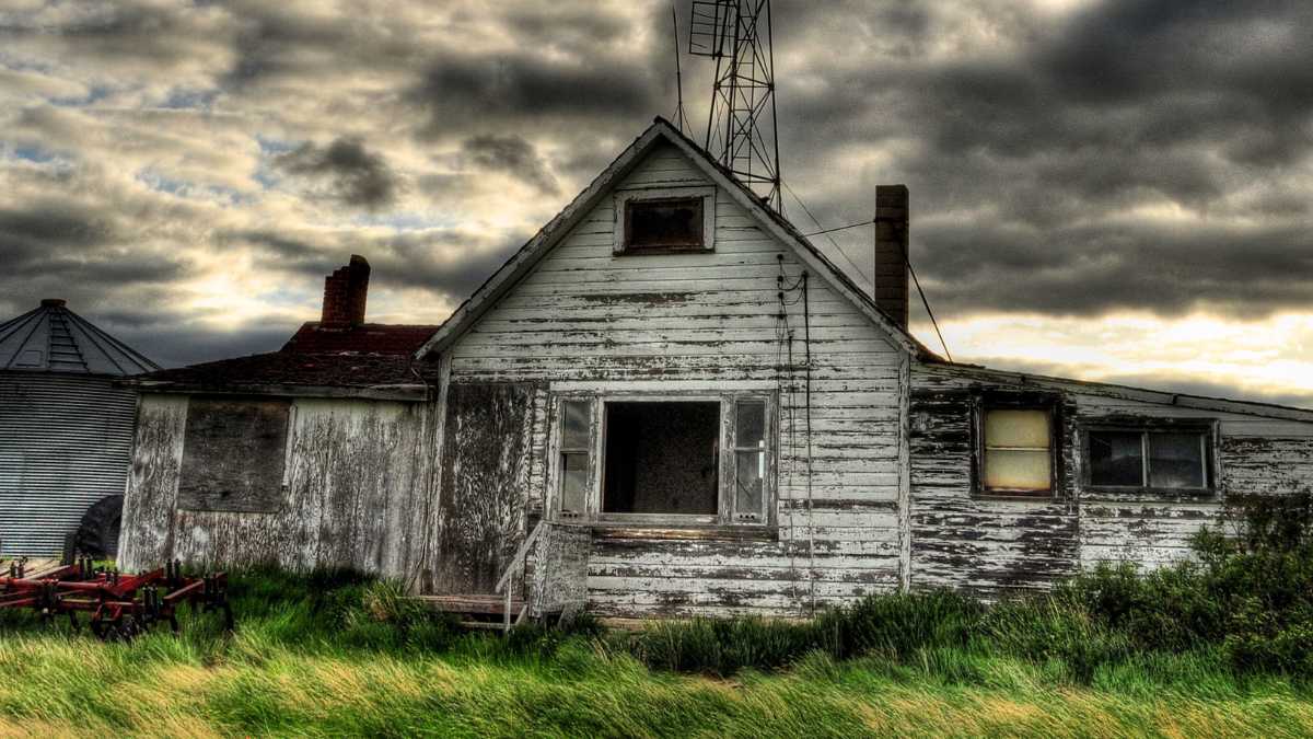 7 Terrifying Photos of Eerie Abandoned Houses That Will Haunt Your Nightmares